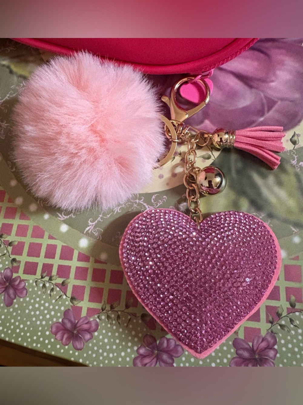 Juicy Couture Hot Pink Makeup Bag w/2 Pink Beauty Sponges & 4 Lip Glosses - Picture 4 of 7